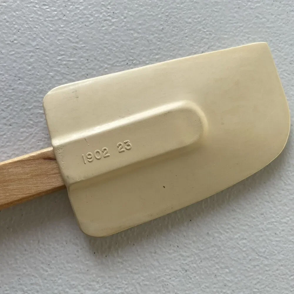 Rubbermaid Vintage Spatula Wood Handle Rubber No. 1902 1980 Kitchen Utensil 11